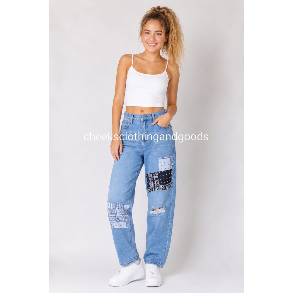 Hollister Ultra High Rise Mom Jeans‎ 7R Distressed Bandana Patchwork Light Wash